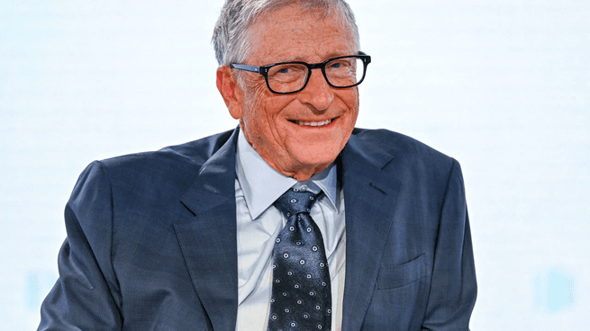 Bill Gates identificó los tres sectores que resistirán el avance de la inteligencia artificial en el mercado laboral