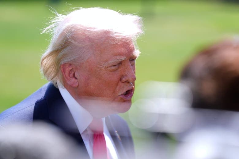 El presidente Donald Trump habla con periodistas antes de partir a bordo del Marine One desde el Jardín Sur de la Casa Blanca
Manuel Balce Ceneta - AP