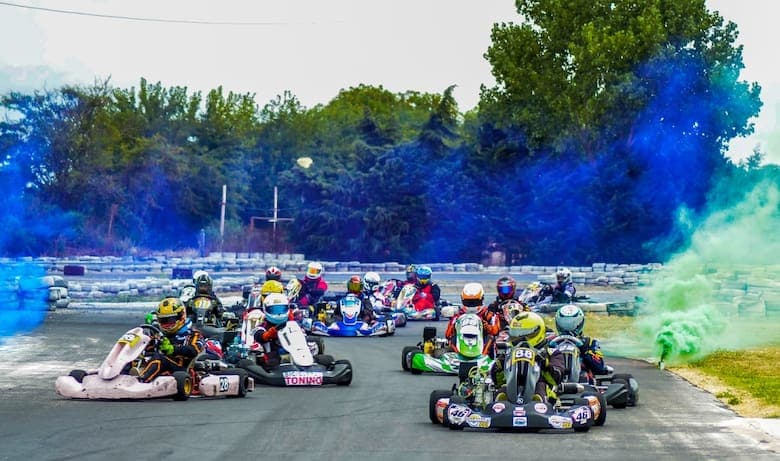 Una vez que el piloto amateur domina el alquiler, el paso natural es el salto a categorías como la ZN PRO, que reúne a 140 pilotos mensuales, o la Kart Plus
Gentileza/Kartódromo de Zárate