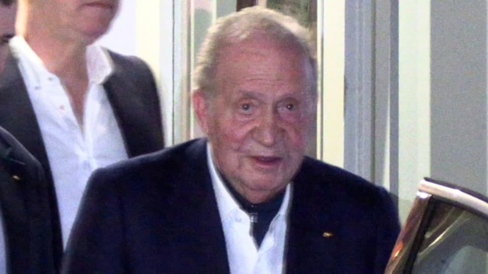 Así ha sido la cena del rey Juan Carlos I en Sanxenxo: bogavantes y langostas rodeado de amigos